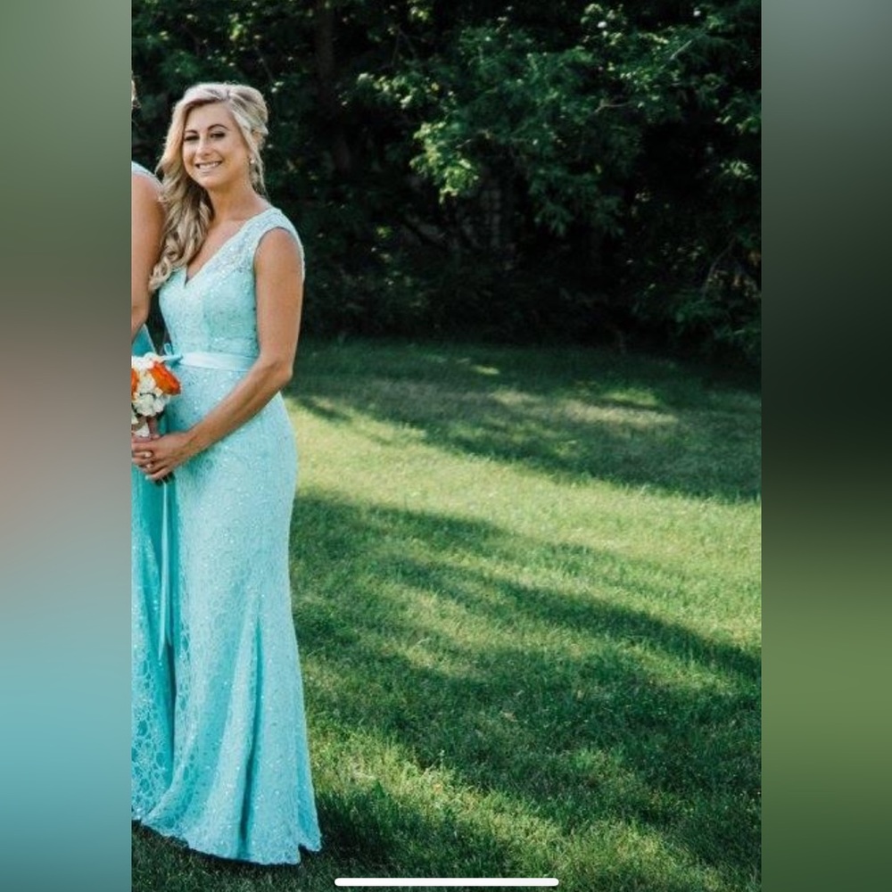 Formal bridesmaids/graduation dress. Size 6. Lace.